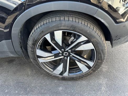 Certified 2023 Volvo XC40 B5 Ultimate w/ Protection Package Premier image 8