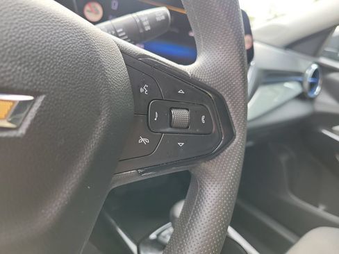 Used 2025 Chevrolet Trax LT FWD image 26