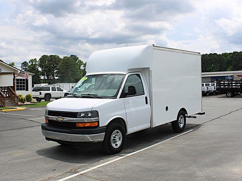 Used 2021 Chevrolet Express 3500 w/ Power Convenience Package RWD image 3