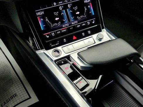 Used 2024 Audi Q8 e-tron Premium Plus image 16