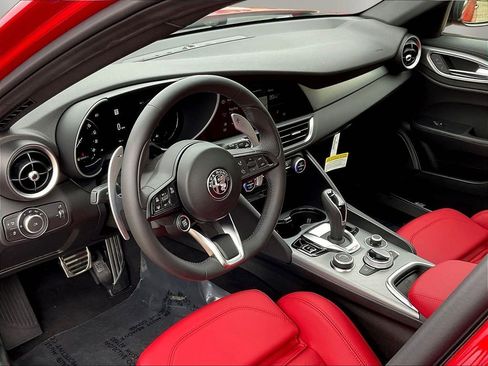 New 2025 Alfa Romeo Giulia AWD w/ Driving Assist Package image 7