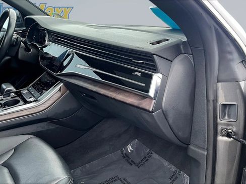 Used 2019 Audi Q8 Premium Plus w/ Premium Plus AWD/4WD image 31