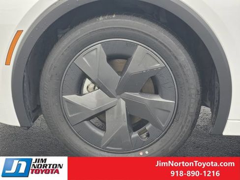 Used 2025 Toyota Prius LE FWD image 13