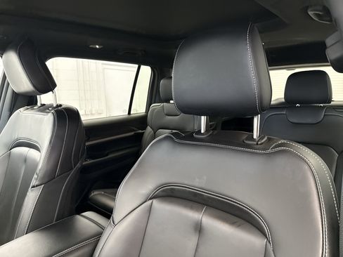 Used 2025 Jeep Grand Cherokee L Limited w/ Black Appearance Package image 10