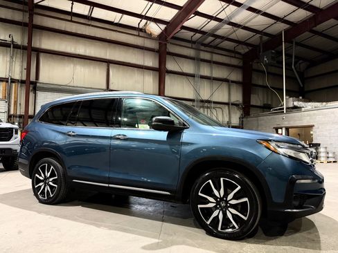 Used 2019 Honda Pilot Touring image 3