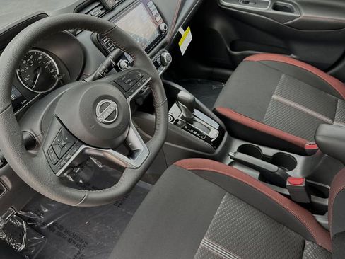 New 2025 Nissan Versa SR w/ Trunk Package FWD image 7