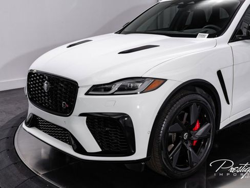 Used 2024 Jaguar F-PACE SVR image 8
