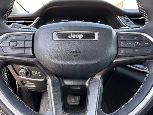 Used 2023 Jeep Grand Cherokee L Limited w/ Black Appearance Package AWD/4WD image 9
