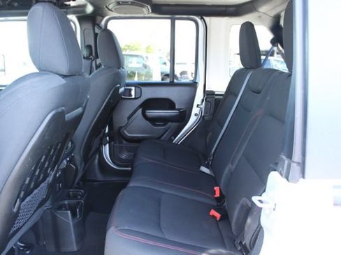 Used 2022 Jeep Wrangler Unlimited Rubicon w/ LED Lighting Group AWD/4WD image 47