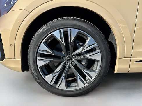 Used 2025 Audi Q8 Prestige image 9