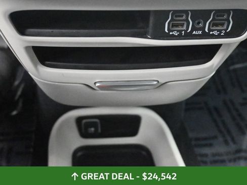Used 2024 Chrysler Pacifica Touring-L FWD image 33
