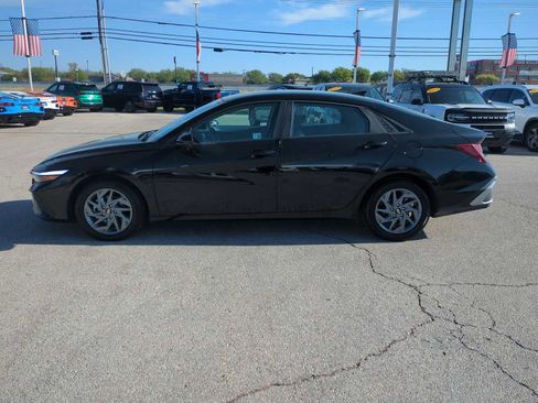 Used 2024 Hyundai Elantra SEL image 5