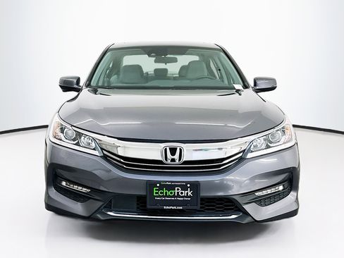 Used 2017 Honda Accord EX image 2
