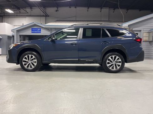 Used 2025 Subaru Outback Premium image 5