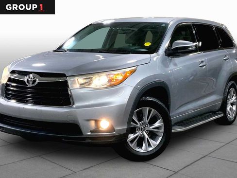 Used 2016 Toyota Highlander Plus AWD/4WD image 1