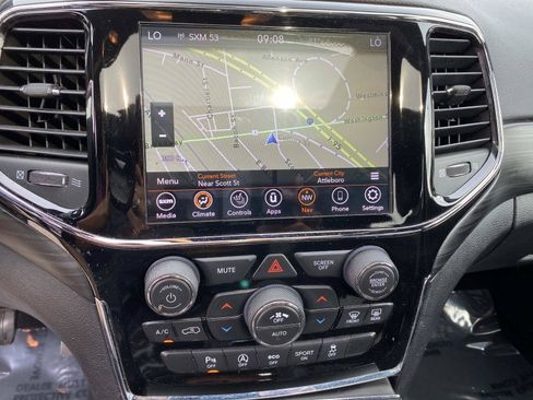 Used 2020 Jeep Grand Cherokee Altitude AWD/4WD image 12