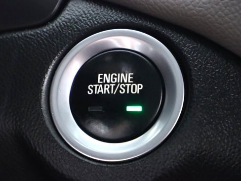 Used 2022 Chevrolet Equinox LS w/ Driver Confidence II Package AWD/4WD image 24