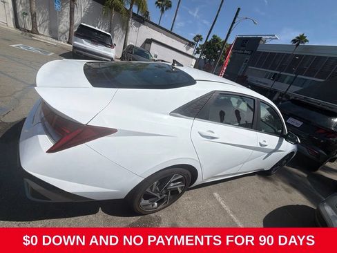Used 2025 Hyundai Elantra Limited FWD image 4