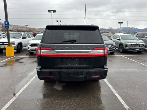 Used 2019 Lincoln Navigator Select image 4