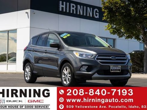 Used 2019 Ford Escape SE FWD image 1