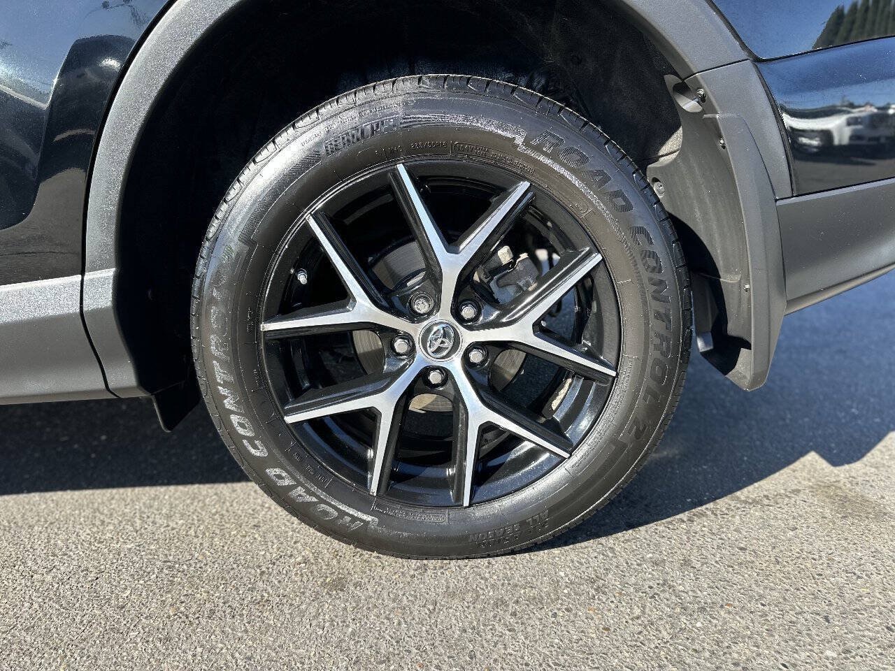 Used 2018 Toyota RAV4 SE w/ Power Extra Value Package AWD/4WD image 8