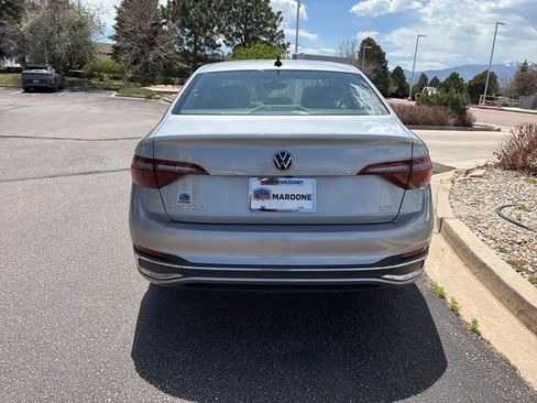 Certified 2022 Volkswagen Jetta SEL FWD image 5