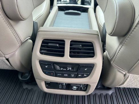 Used 2022 Honda Pilot Touring image 17