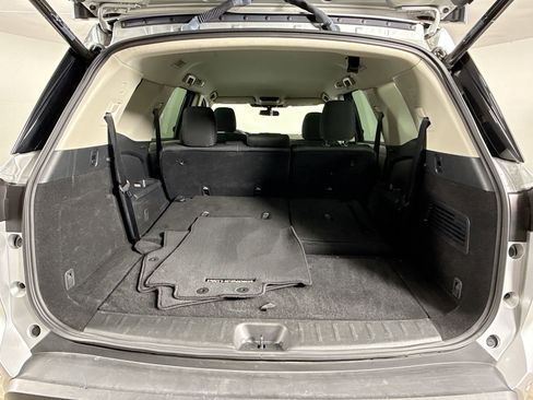 Used 2025 Nissan Pathfinder SV FWD image 33