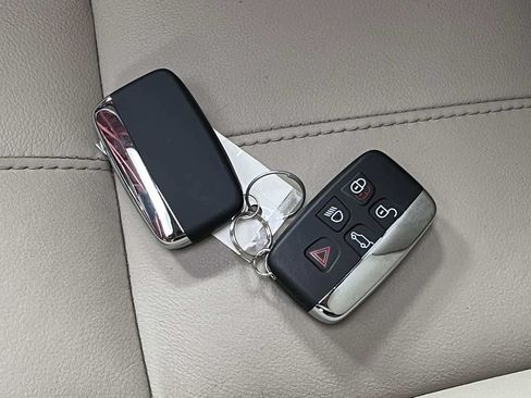Used 2013 Land Rover LR2 AWD/4WD image 32