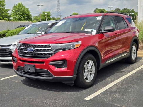 Used 2021 Ford Explorer XLT RWD image 3