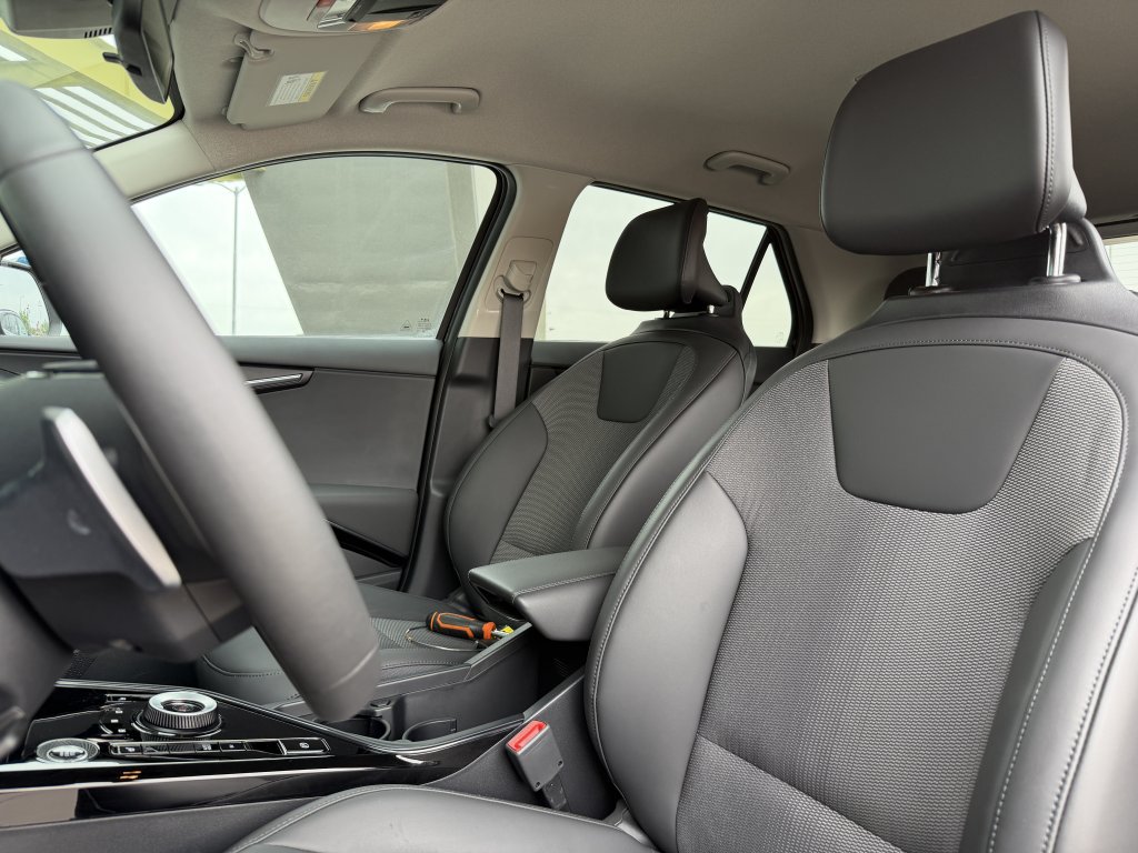 Used 2024 Kia Niro EX FWD image 31
