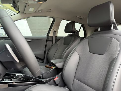 Used 2024 Kia Niro EX FWD image 31