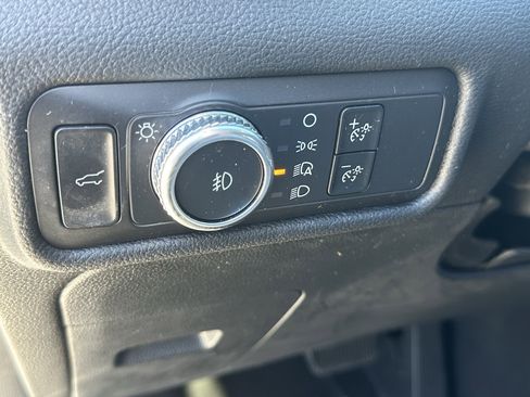 Used 2021 Ford Explorer XLT w/ Equipment Group 202A image 18