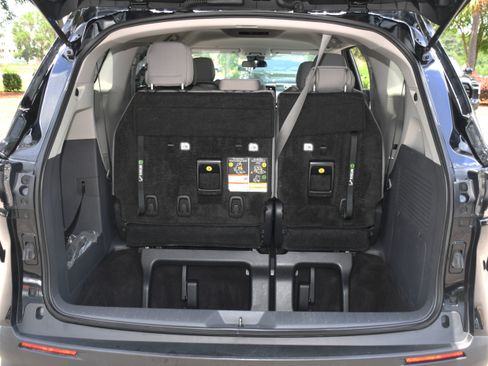 Used 2023 Toyota Sienna LE image 16