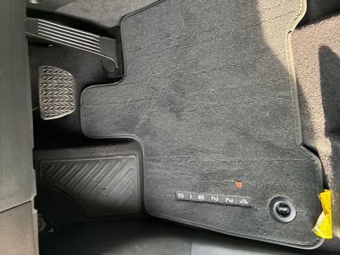 New 2026 Toyota Sienna XLE image 46