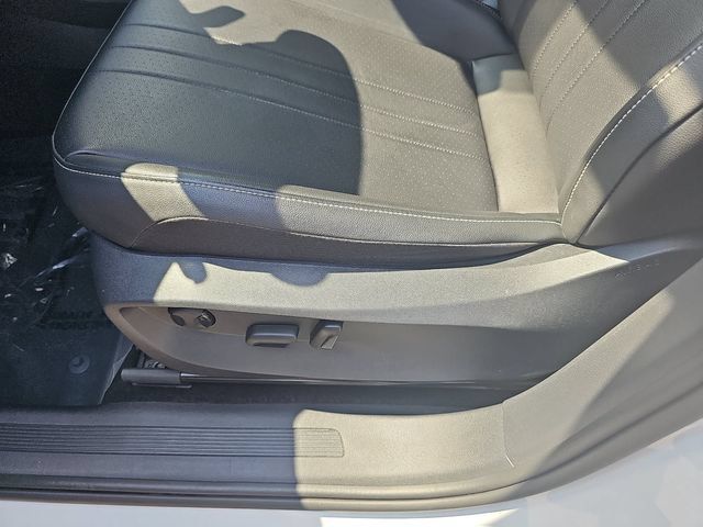 Used 2024 Volkswagen Tiguan SE FWD image 24