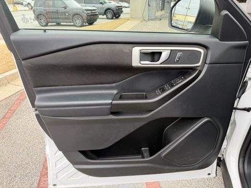 Used 2020 Ford Explorer XLT image 6