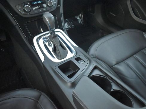Used 2013 Buick Regal Premium FWD image 25