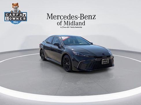 Used 2026 Toyota Camry SE FWD image 2