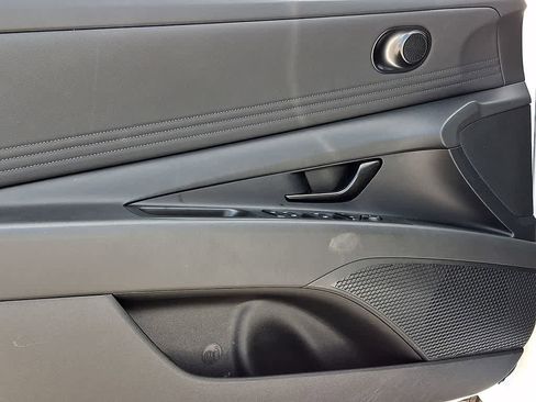 Used 2025 Hyundai Elantra Sport FWD image 11