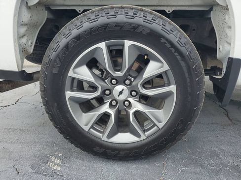 Used 2025 Chevrolet Silverado 1500 RST AWD/4WD image 5