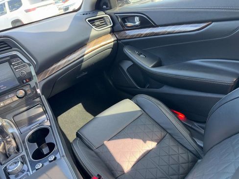 Used 2017 Nissan Maxima Platinum FWD image 16