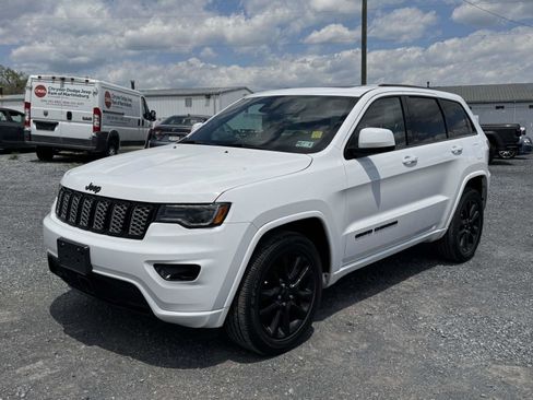 Used 2020 Jeep Grand Cherokee Altitude AWD/4WD image 25
