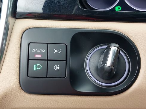 Certified 2023 Porsche Cayenne Platinum Edition AWD/4WD image 28
