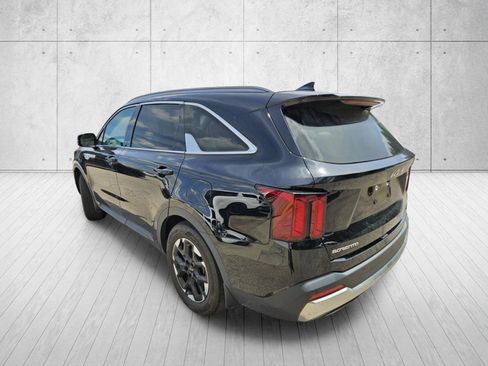 Used 2024 Kia Sorento S w/ Panoramic Sunroof Package FWD image 7
