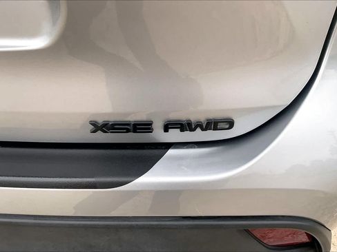 Used 2025 Toyota Highlander XSE AWD/4WD image 10