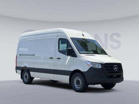 Used 2025 Mercedes-Benz Sprinter 2500 image 8