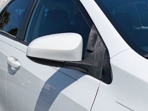 Used 2018 Toyota Corolla LE FWD image 12
