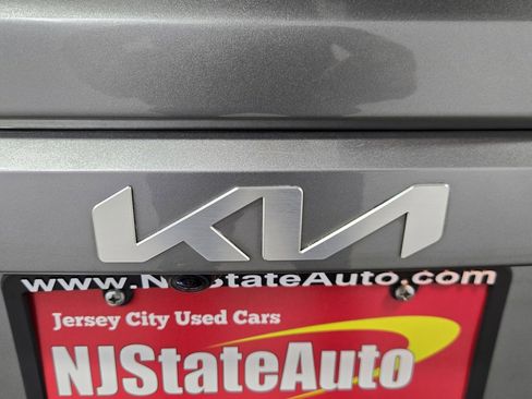 Used 2023 Kia Niro EX image 26