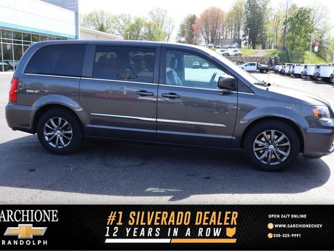 Used 2015 Chrysler Town & Country S w/ Driver Convenience Group FWD image 1
